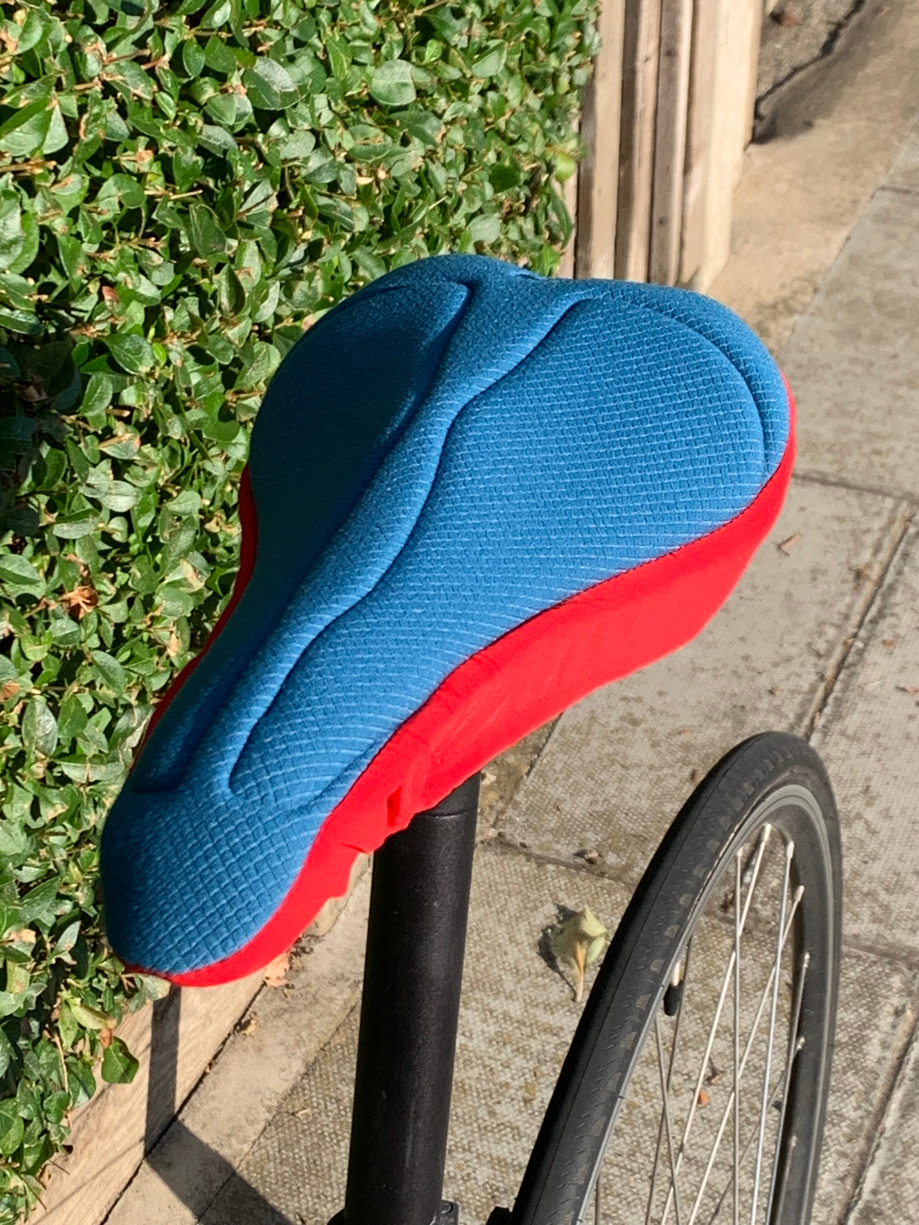 padded-blue-and-red-bike-seat-cover-for-road-bike